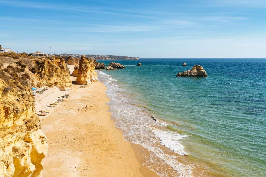 playing-loud-music-on-beaches-in-portugal-can-cost-tourists-up-to-36000